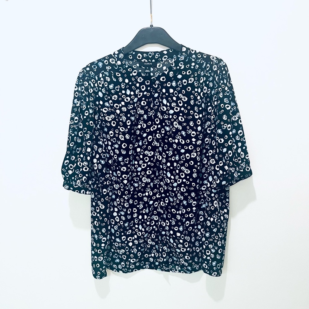 2/$20 - Black, Blue and White Abstract Circle Design Blouse - Button Down